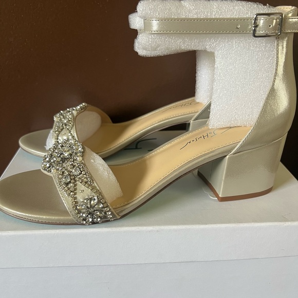 NEW Betsey Johnson Heels - Picture 5 of 8